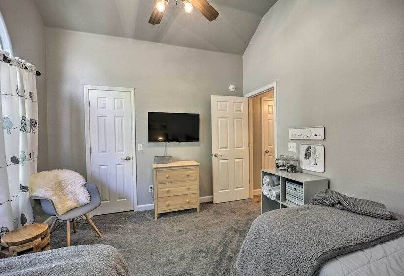 Chic Bella Vista Getaway: Bike The Back 40!