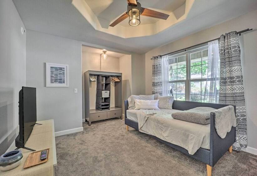 Chic Bella Vista Getaway: Bike The Back 40!