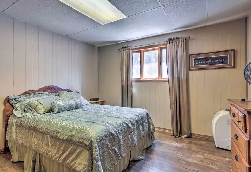 Classic Mountain Home, Half Mi To Main Street