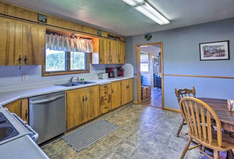 Classic Mountain Home, Half Mi To Main Street