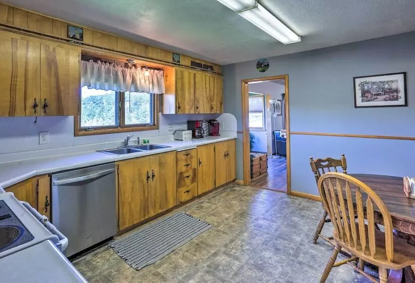 Classic Mountain Home, Half Mi To Main Street