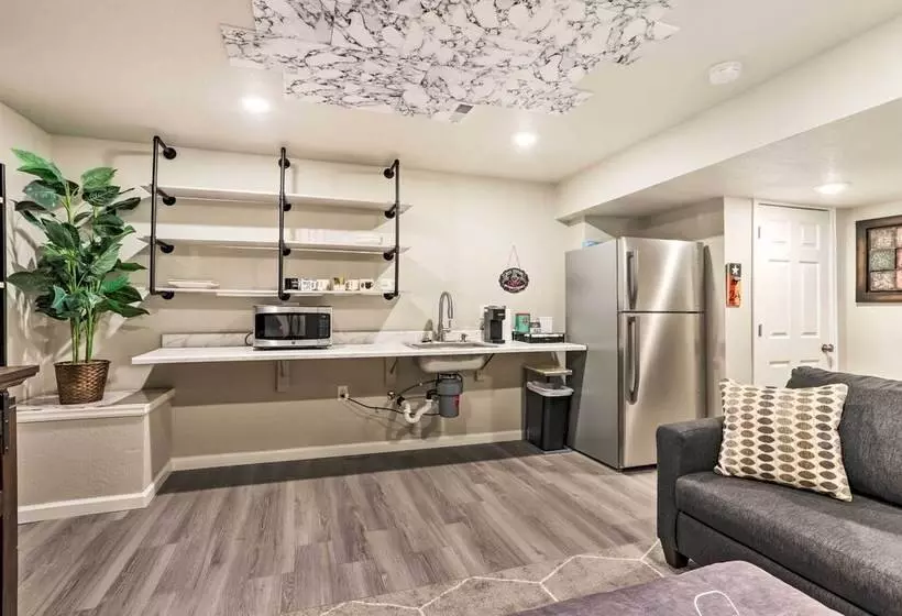 8 Mi To Barr Lake: Cozy Commerce City Home!