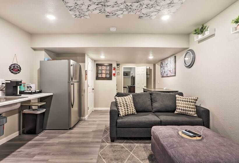 8 Mi To Barr Lake: Cozy Commerce City Home!