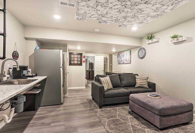 8 Mi To Barr Lake: Cozy Commerce City Home!