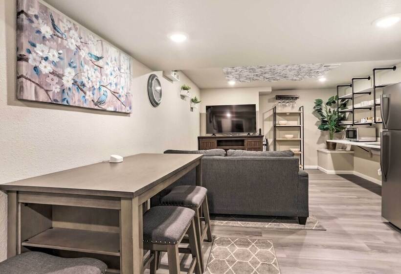 8 Mi To Barr Lake: Cozy Commerce City Home!