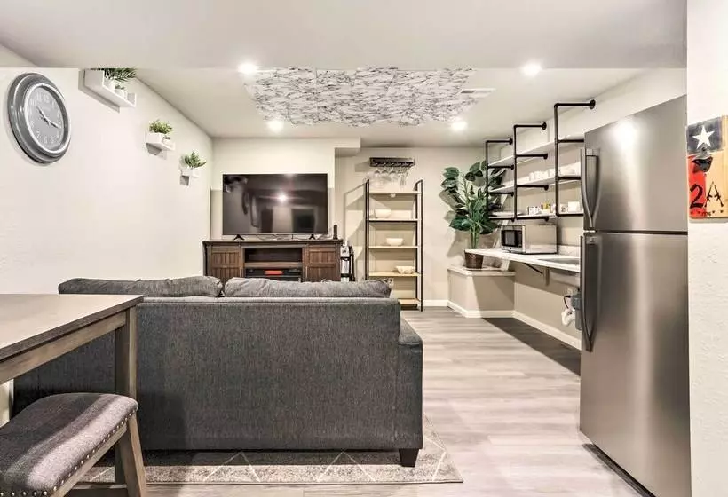 8 Mi To Barr Lake: Cozy Commerce City Home!