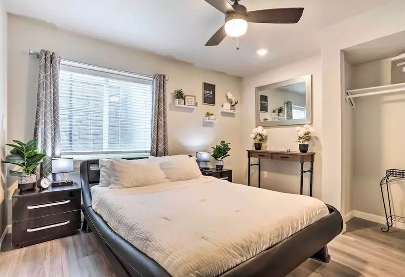 8 Mi To Barr Lake: Cozy Commerce City Home!