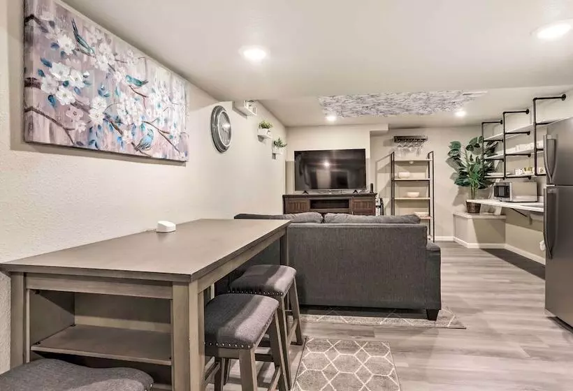 8 Mi To Barr Lake: Cozy Commerce City Home!