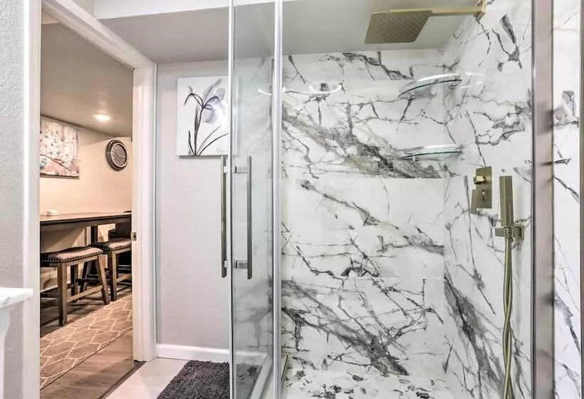 8 Mi To Barr Lake: Cozy Commerce City Home!