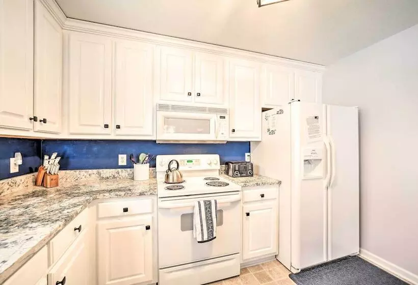 Cozy Sapphire Resort Home W/ Deck & Mountain Views