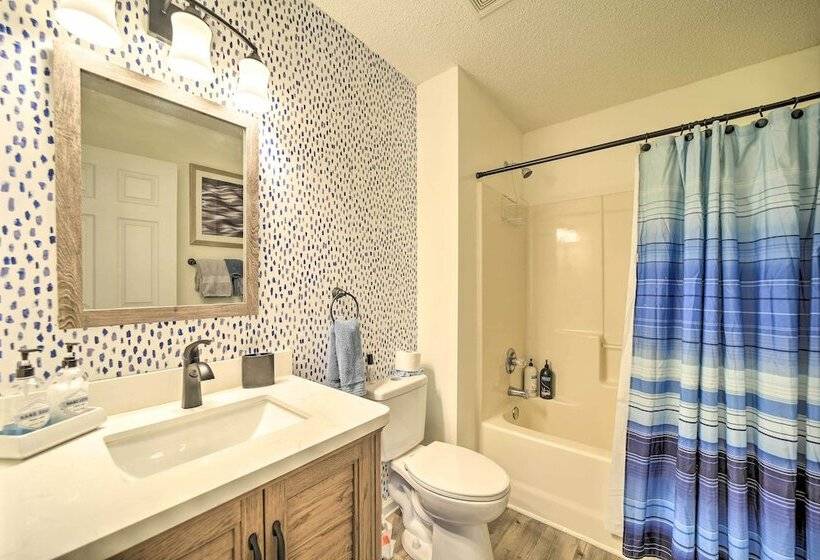 Cozy Sapphire Resort Home W/ Deck & Mountain Views