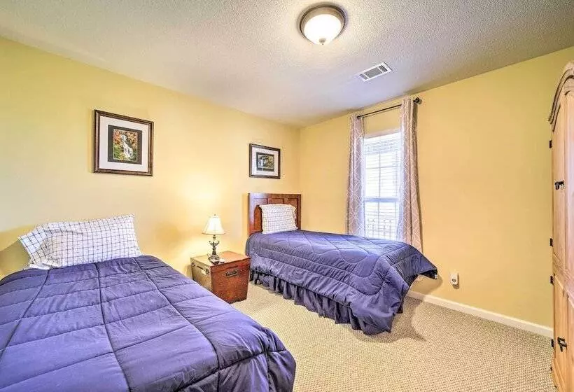 Cozy Sapphire Resort Home W/ Deck & Mountain Views