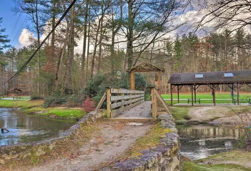 Cozy Sapphire Resort Home W/ Deck & Mountain Views