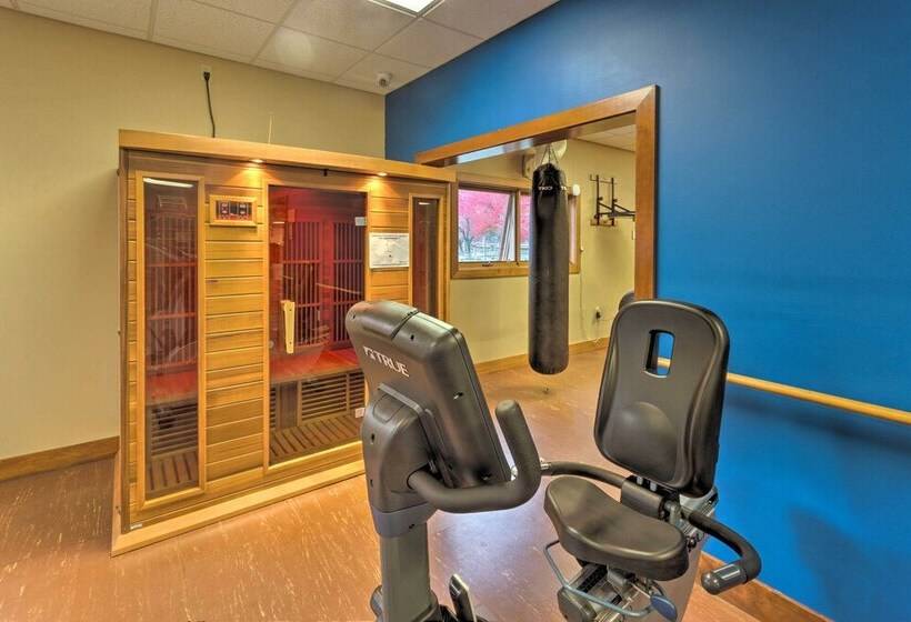 Cozy Sapphire Resort Home W/ Deck & Mountain Views