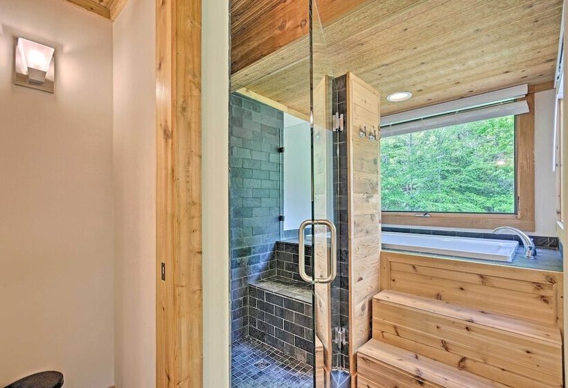 Custom Creekside Cabin In Blue Ridge Mountains