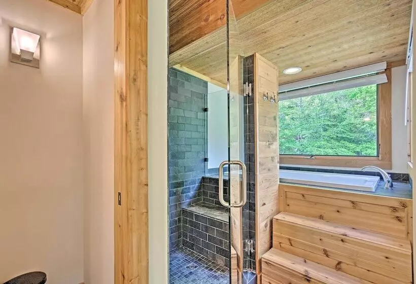 Custom Creekside Cabin In Blue Ridge Mountains