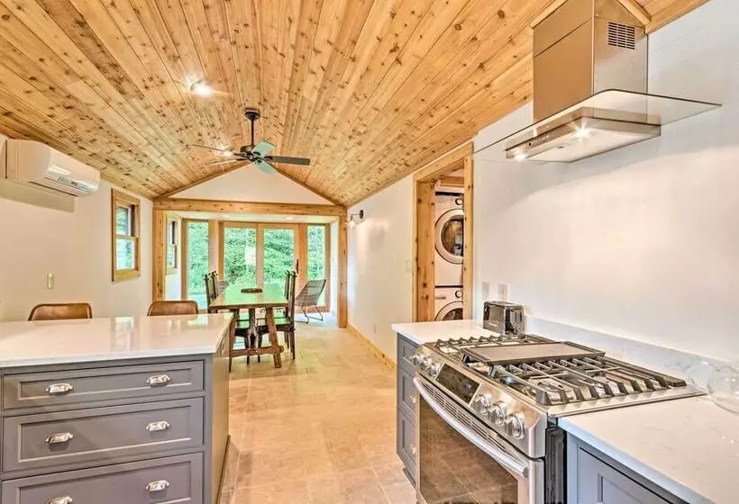 Custom Creekside Cabin In Blue Ridge Mountains