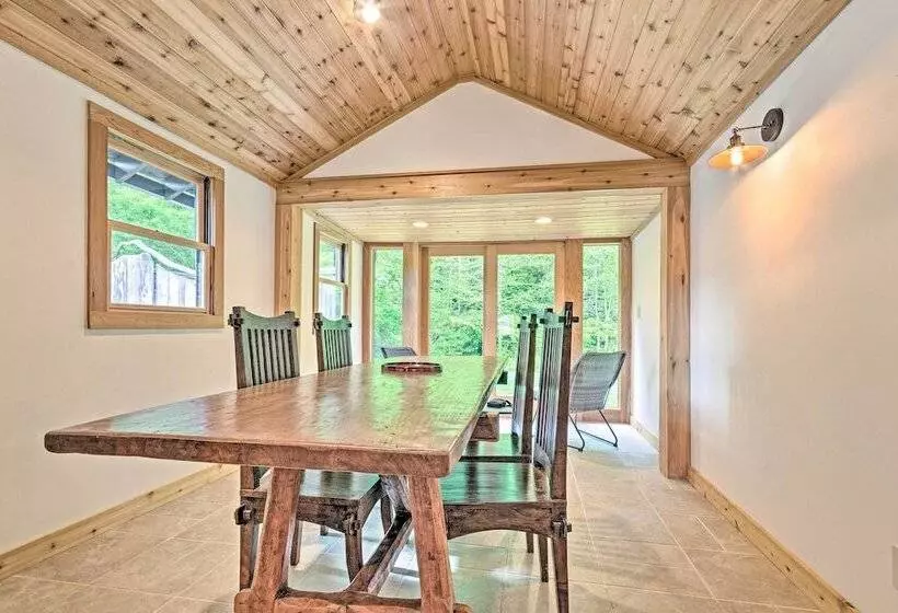 Custom Creekside Cabin In Blue Ridge Mountains