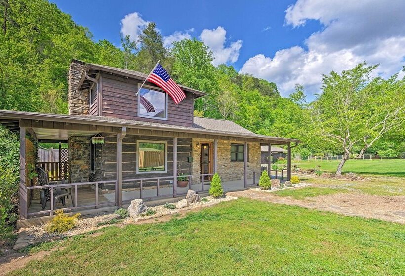 Custom Creekside Cabin In Blue Ridge Mountains