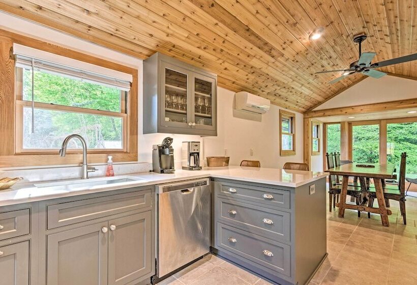 Custom Creekside Cabin In Blue Ridge Mountains