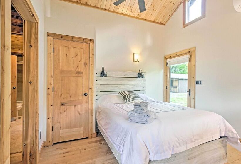 Custom Creekside Cabin In Blue Ridge Mountains