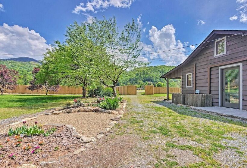 Custom Creekside Cabin In Blue Ridge Mountains
