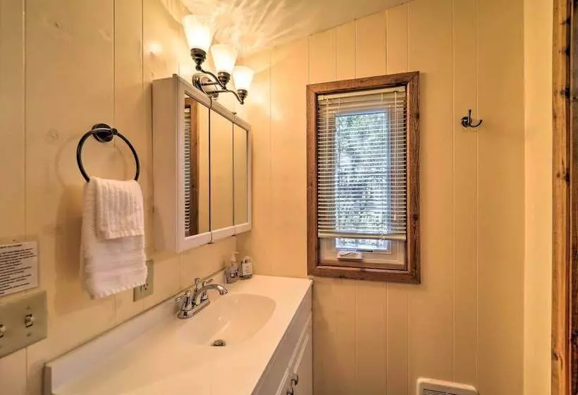 Near Lake + Trails: Rustic Newland Cabin W/ Deck!