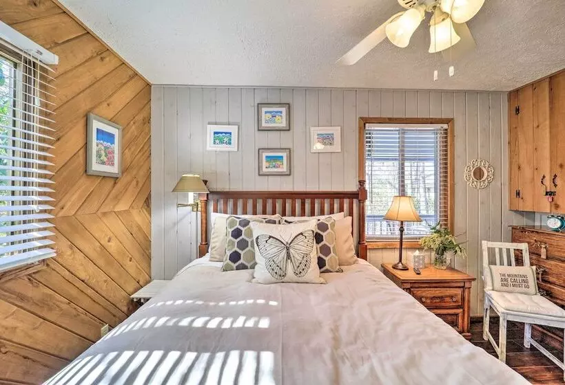 Near Lake + Trails: Rustic Newland Cabin W/ Deck!