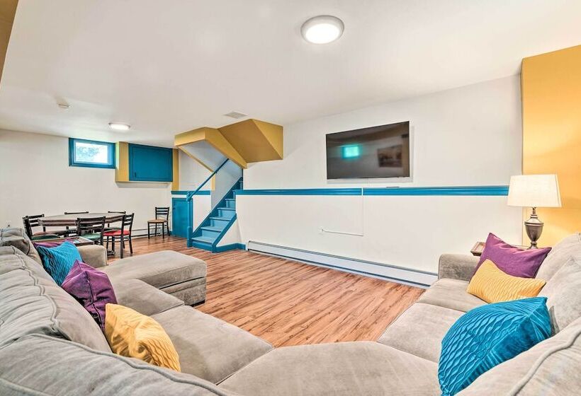 East Stroudsburg Home W/ Fire Pit & Private Pond