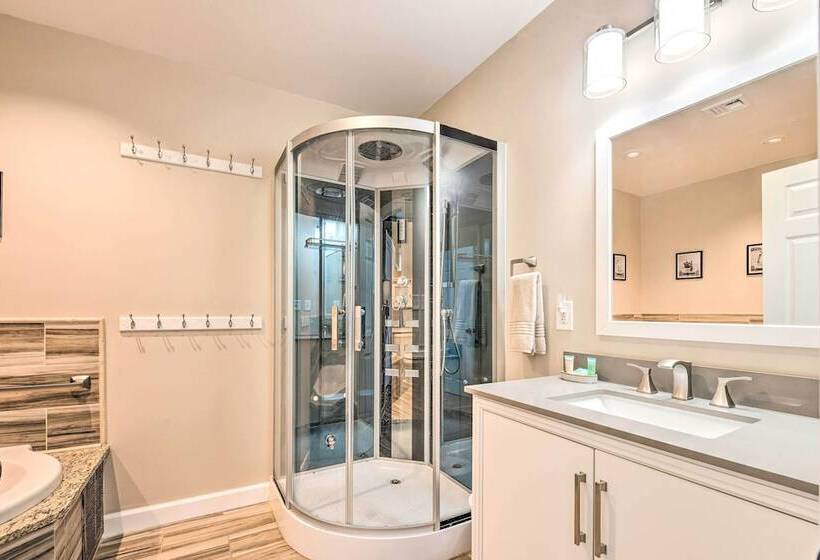 East Stroudsburg Home W/ Fire Pit & Private Pond