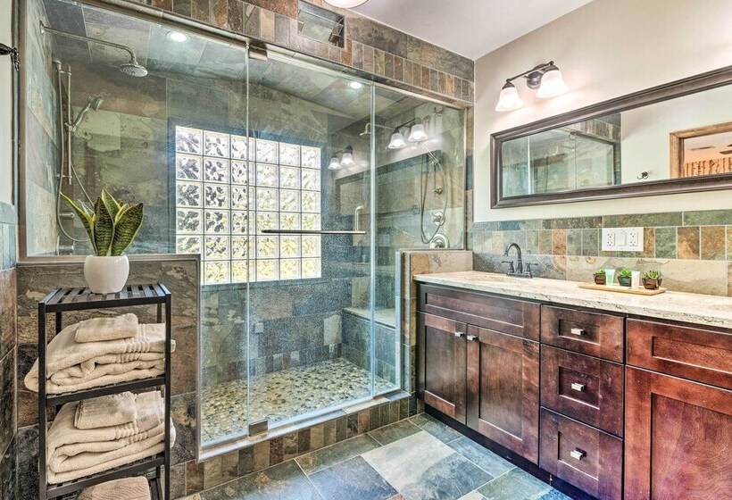 East Stroudsburg Home W/ Fire Pit & Private Pond