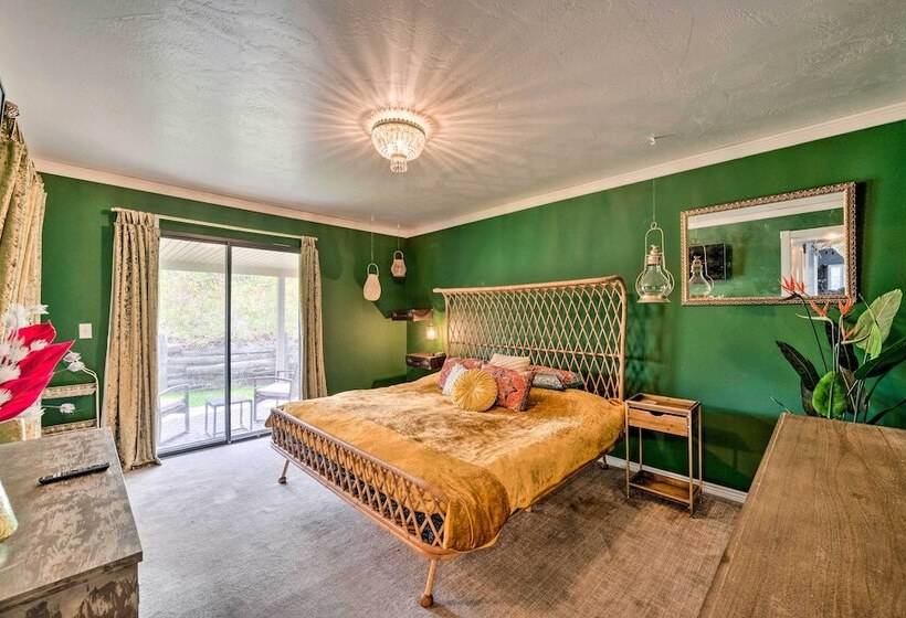 Eclectic Salt Lake Home With 2 Decks + Fire Pit!