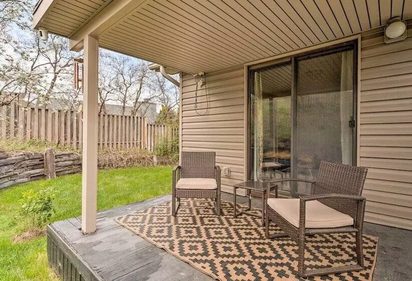 Eclectic Salt Lake Home With 2 Decks + Fire Pit!