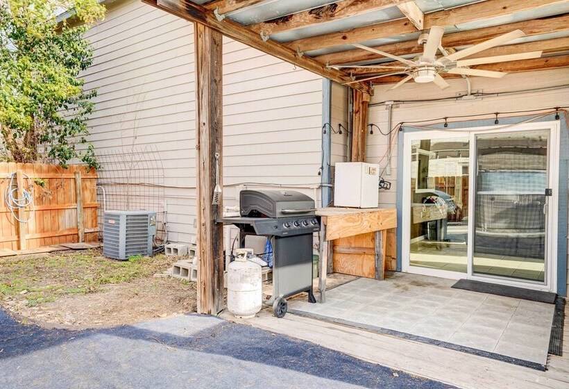 Family Home W/ Sunroom & Fire Pit!