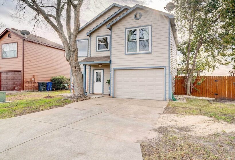 Family Home W/ Sunroom & Fire Pit!