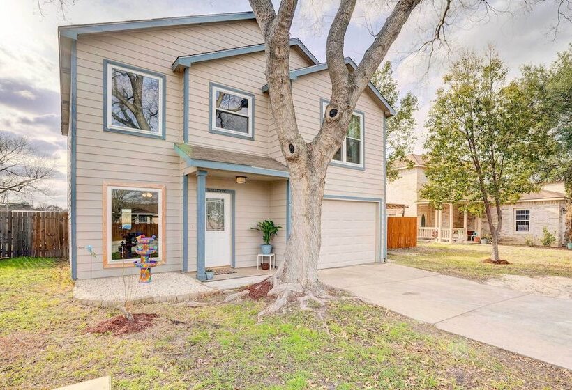 Family Home W/ Sunroom & Fire Pit!