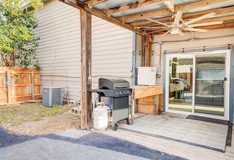 Family Home W/ Sunroom & Fire Pit!