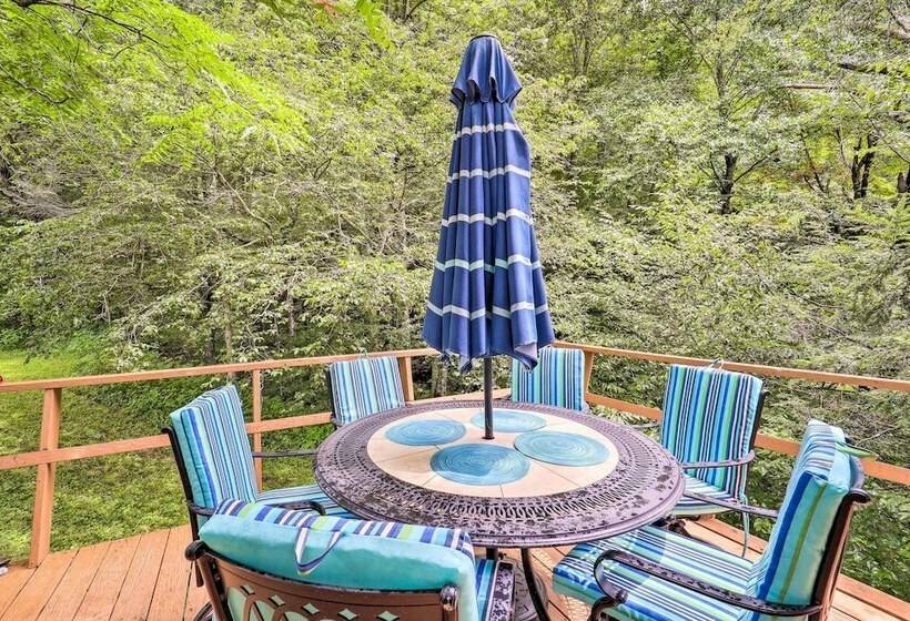 Furnished Deck + Home Gym: Bakersville Retreat!