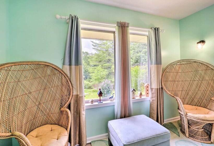 Furnished Deck + Home Gym: Bakersville Retreat!