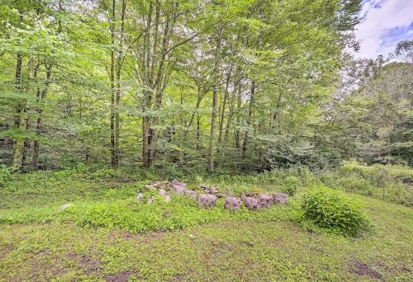 Furnished Deck + Home Gym: Bakersville Retreat!