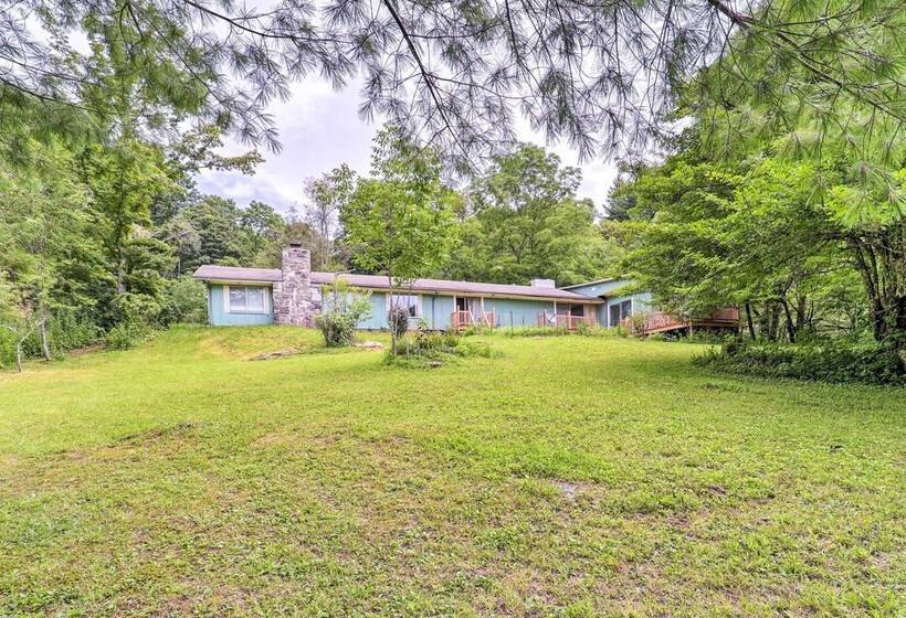 Furnished Deck + Home Gym: Bakersville Retreat!