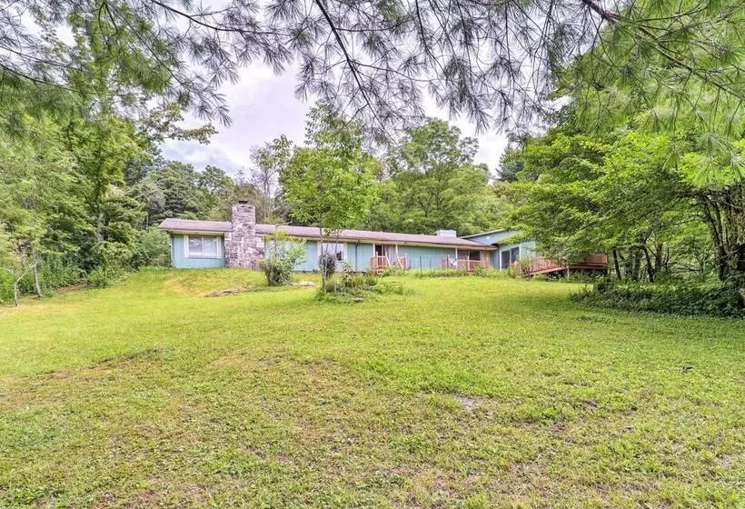 Furnished Deck + Home Gym: Bakersville Retreat!