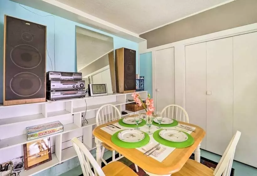 Furnished Deck + Home Gym: Bakersville Retreat!