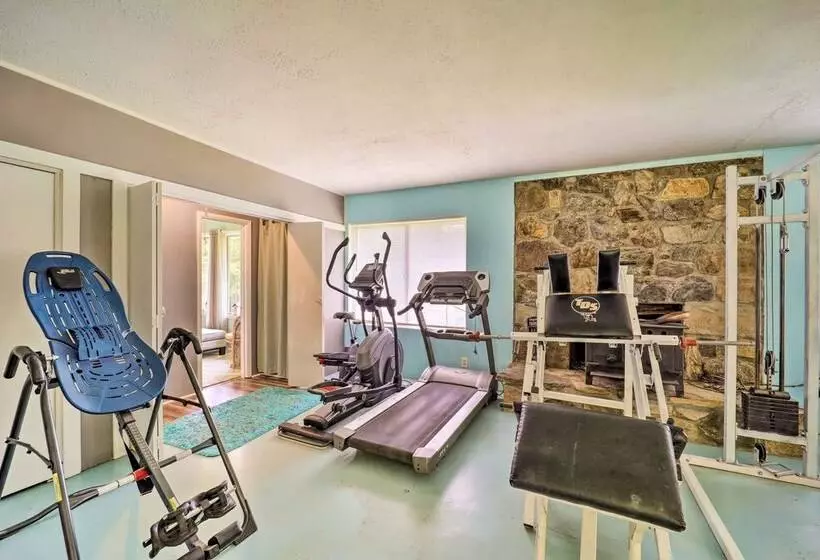 Furnished Deck + Home Gym: Bakersville Retreat!