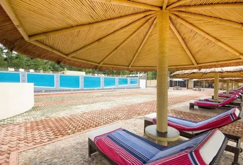 Foxy S Beach Resort