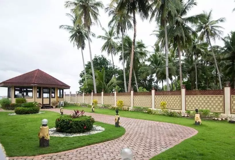 Foxy S Beach Resort