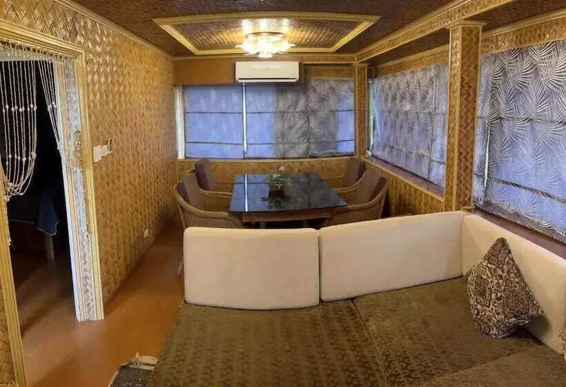 Foxy S Beach Resort