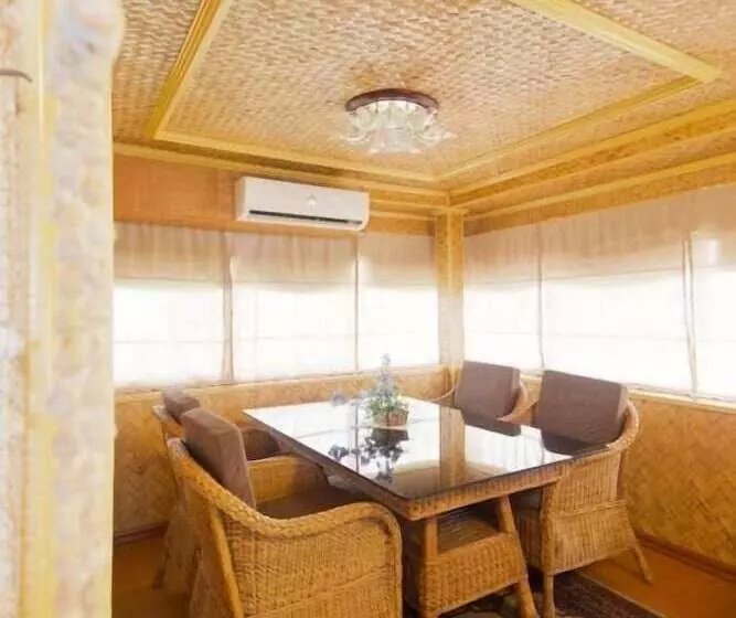 Foxy S Beach Resort