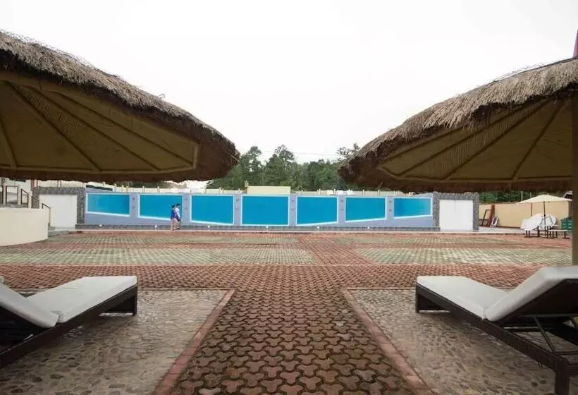 Foxy S Beach Resort