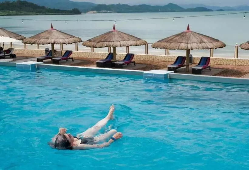 Foxy S Beach Resort